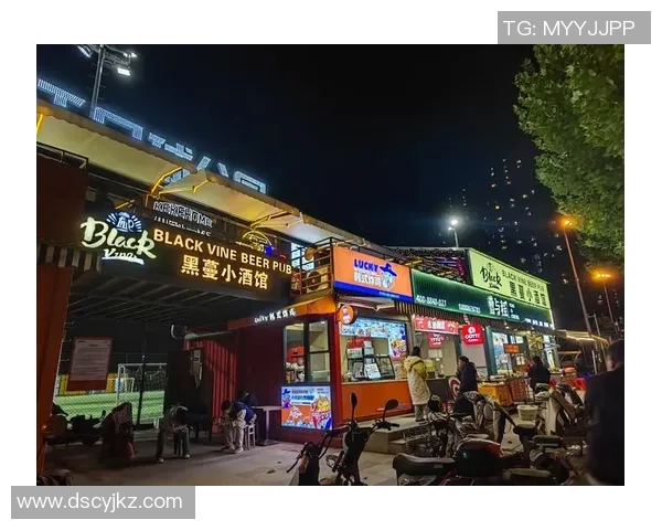 足球巨星光临酒吧引围观顾客热议竟是他本人亲自到场嬉笑怒骂 足球巨星光临酒吧引围观顾客热议竟是他本人亲自到场嬉笑怒骂