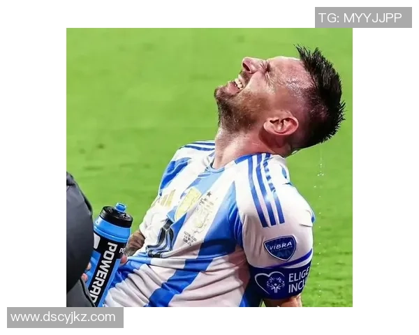 足球巨星赛场落寞神情引发球迷热议情绪反差令人心疼